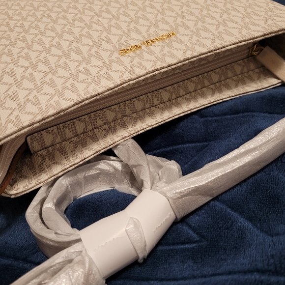 Bag - Picture 5 of 8